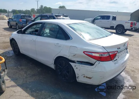 2015 Toyota Camry Se z USA, uszkodzony, nr VIN 4T1BF1FK9FU083592
